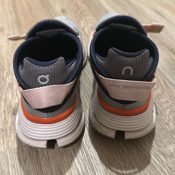 Women’s on running cloudtec swiss engineering size 6 - Picture 3 of 4